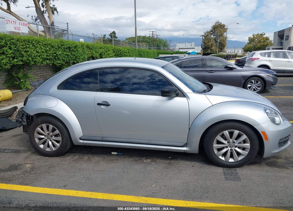 2016 VOLKSWAGEN BEETLE VIN: 3VWF17ATXGM617628
