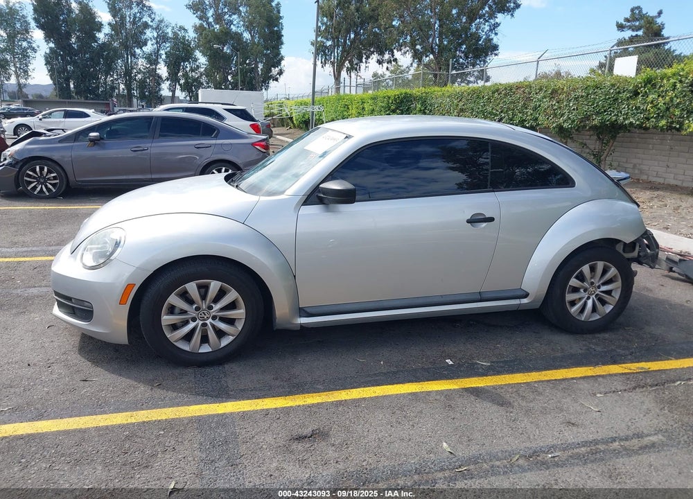 2016 VOLKSWAGEN BEETLE VIN: 3VWF17ATXGM617628