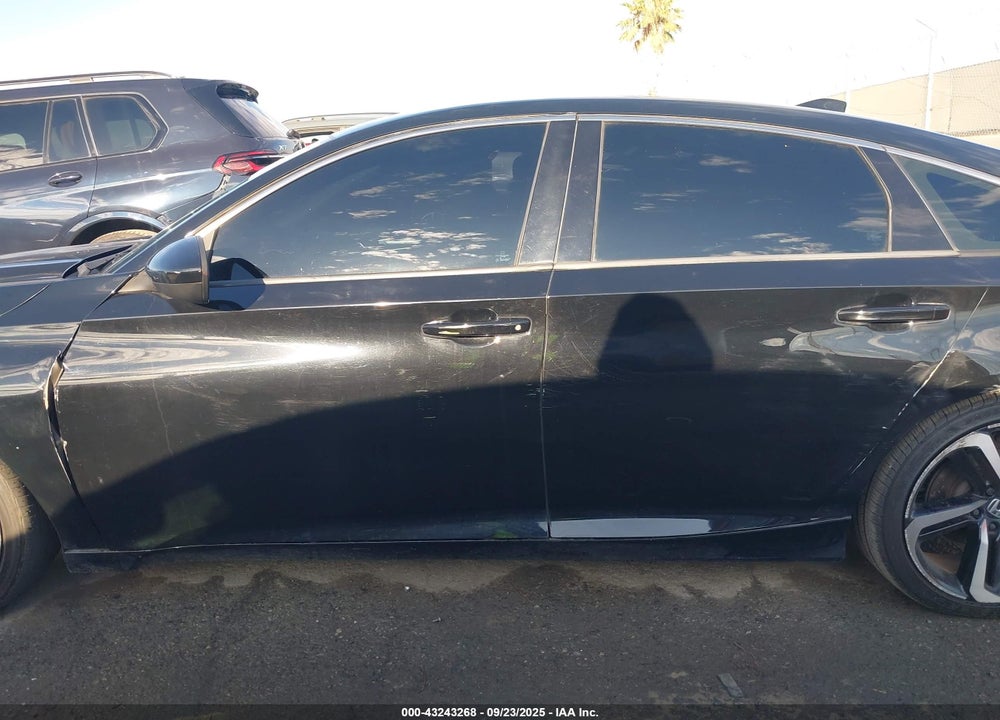 2018 HONDA ACCORD VIN: 1HGCV1F35JA060651