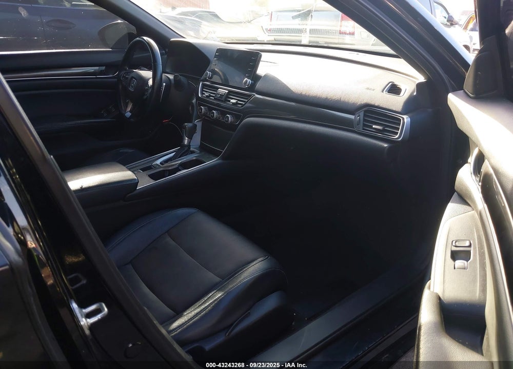 2018 HONDA ACCORD VIN: 1HGCV1F35JA060651