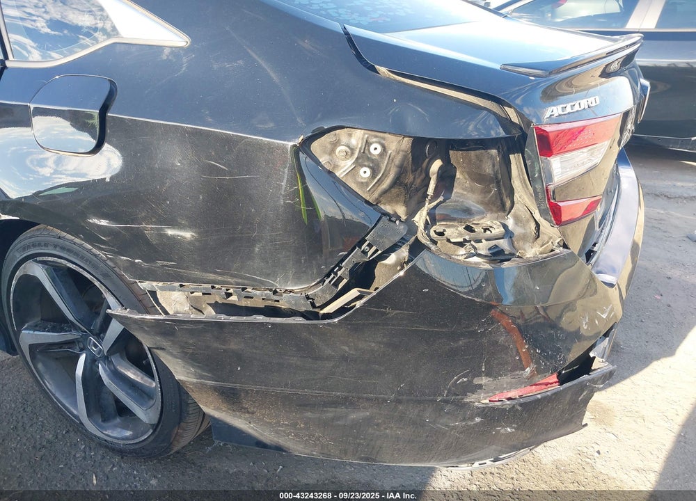 2018 HONDA ACCORD VIN: 1HGCV1F35JA060651