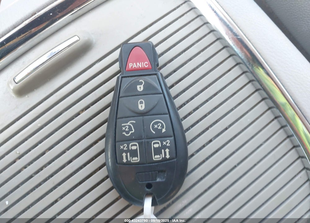 2012 CHRYSLER TOWN & COUNTRY VIN: 2C4RC1CG4CR363795