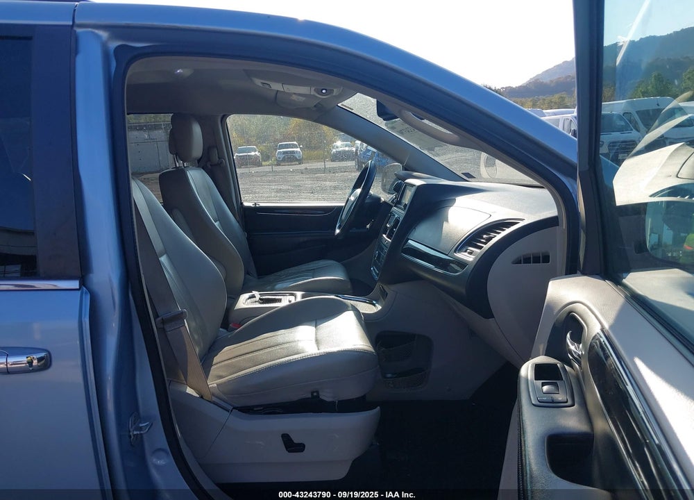 2012 CHRYSLER TOWN & COUNTRY VIN: 2C4RC1CG4CR363795