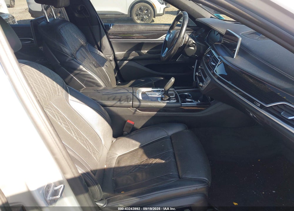 2019 BMW 7 SERIES VIN: WBA7F0C56KGM24942