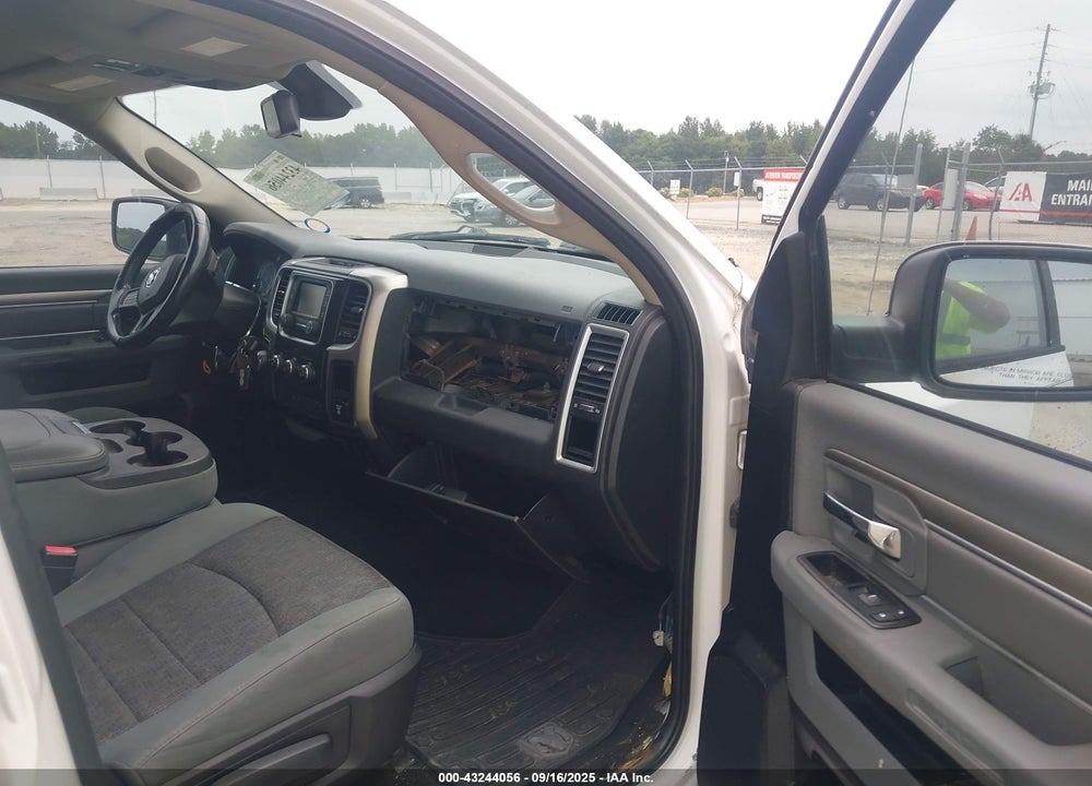 2013 RAM 1500 VIN: 1C6RR6GGXDS640995
