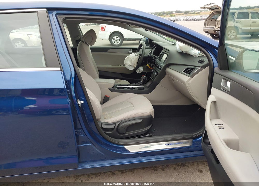 2016 HYUNDAI SONATA SE VIN: 5NPE24AF7GH352144