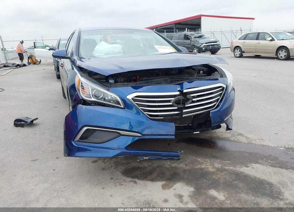 2016 HYUNDAI SONATA SE VIN: 5NPE24AF7GH352144