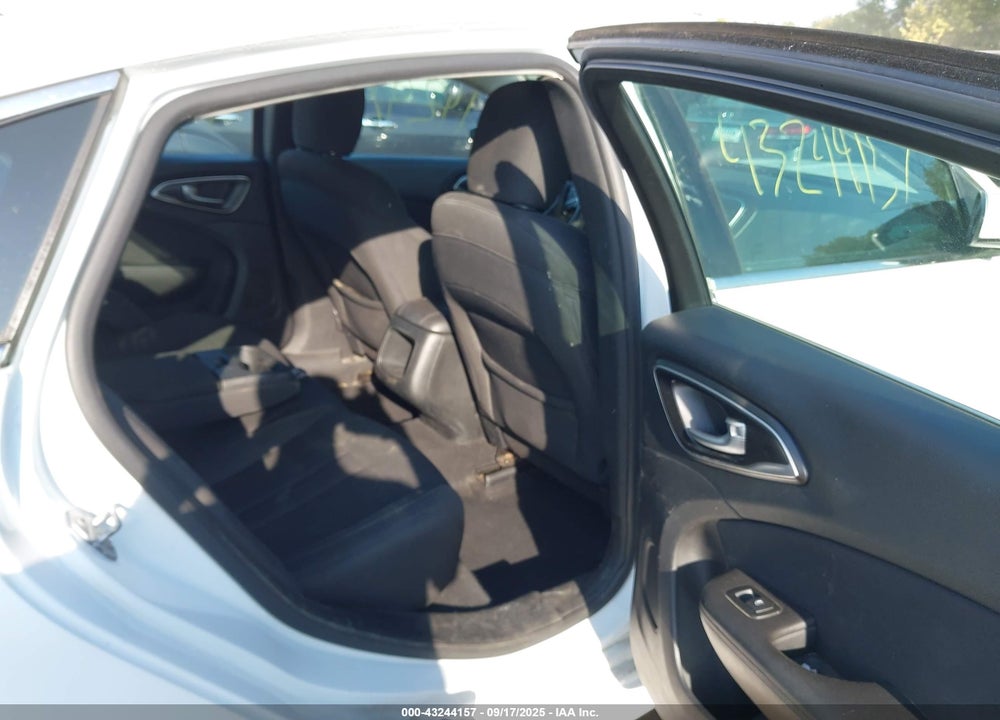 2016 CHRYSLER 200 VIN: 1C3CCCAB5GN168479
