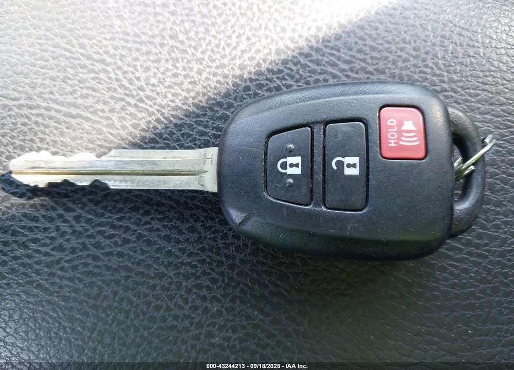 2016 TOYOTA RAV4 LE VIN: 2T3BFREV5GW415675