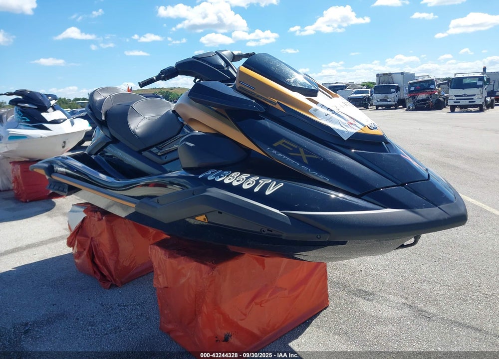 2024 YAMAHA WAVERUNNER VIN: YAMA1785E424