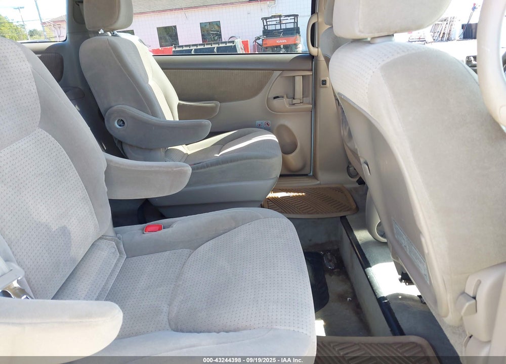 2010 TOYOTA SIENNA LE VIN: 5TDKK4CC7AS325081
