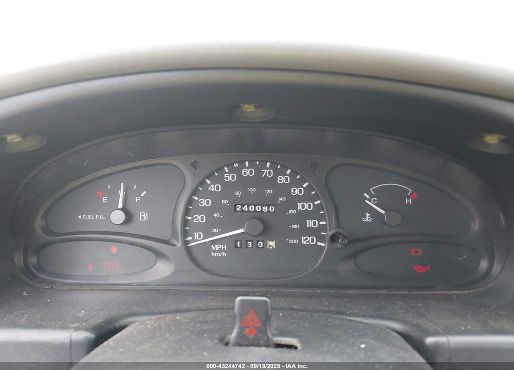 1998 FORD ESCORT SE VIN: 3FAFP15P7WR173627