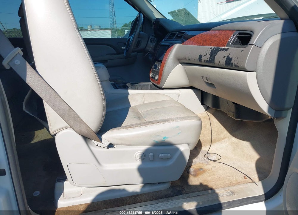 2007 CHEVROLET TAHOE VIN: 1GNFC13077R257561
