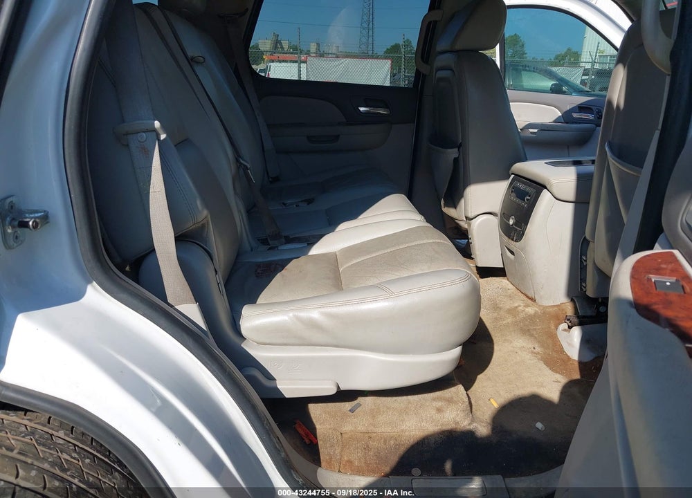 2007 CHEVROLET TAHOE VIN: 1GNFC13077R257561