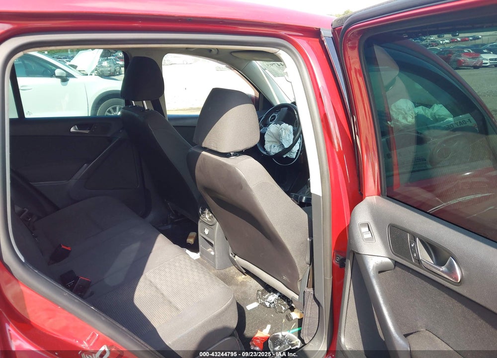 2013 VOLKSWAGEN TIGUAN VIN: WVGAV3AX1DW089630