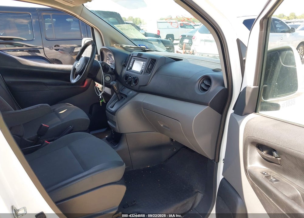 2015 NISSAN NV200 SV VIN: 3N6CM0KN1FK696196