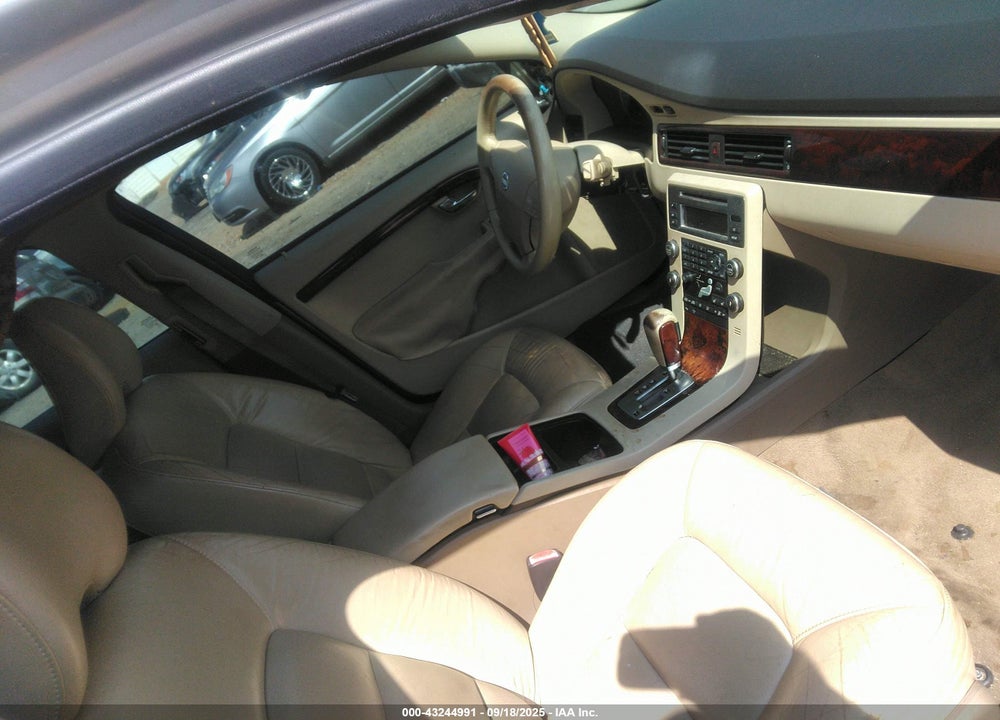 2008 VOLVO V70 3.2 VIN: YV1BW982281040727