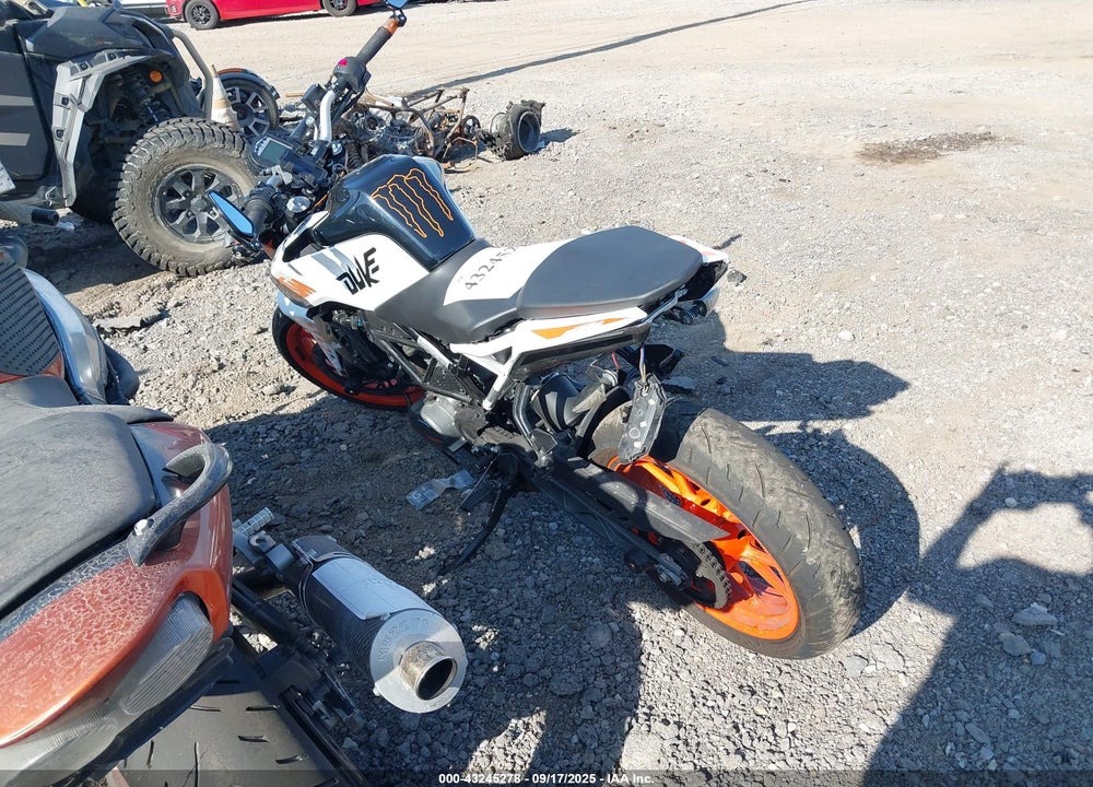 2021 KTM 200 DUKE VIN: MD2JPC407MC031580