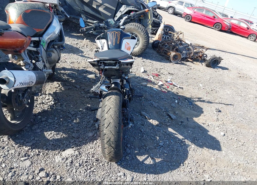 2021 KTM 200 DUKE VIN: MD2JPC407MC031580