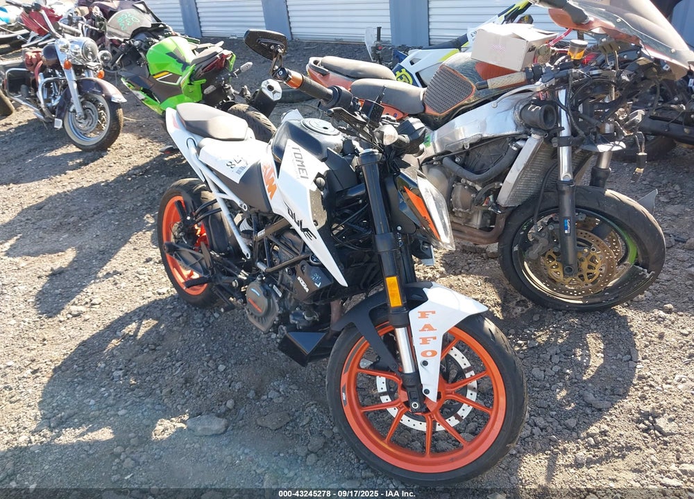 2021 KTM 200 DUKE VIN: MD2JPC407MC031580