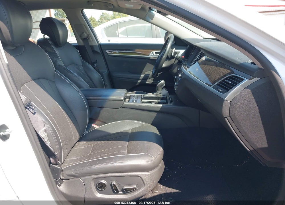 2015 HYUNDAI GENESIS 3.8 VIN: KMHGN4JE3FU071319