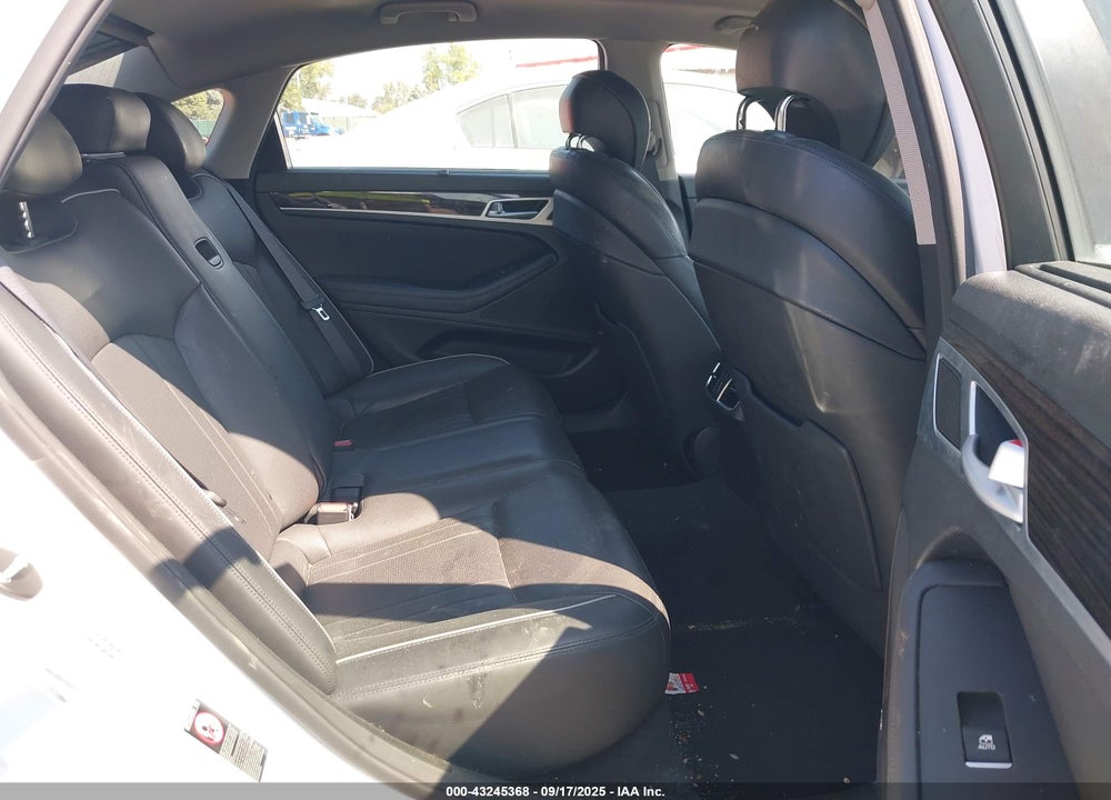 2015 HYUNDAI GENESIS 3.8 VIN: KMHGN4JE3FU071319