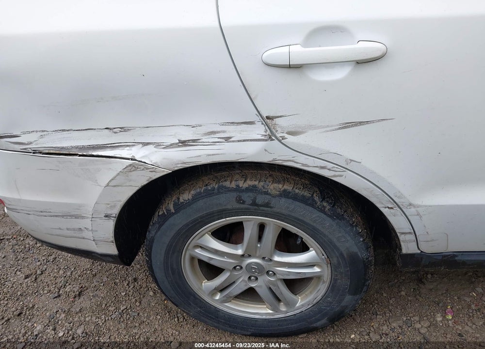 2011 HYUNDAI SANTA FE VIN: 5XYZGDAB3BG016863