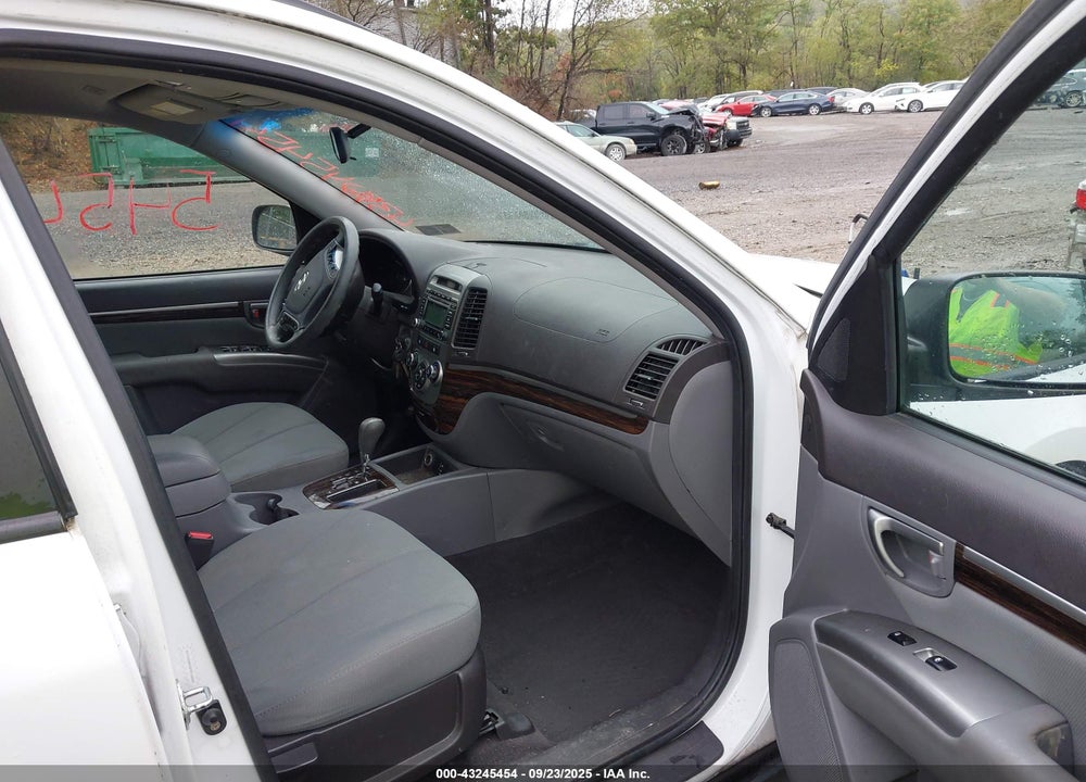 2011 HYUNDAI SANTA FE VIN: 5XYZGDAB3BG016863