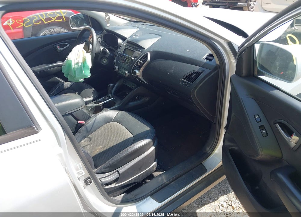2011 HYUNDAI TUCSON VIN: KM8JUCAC8BU274413