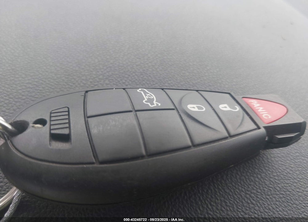 2008 CHRYSLER 300 VIN: 2C3LA33G48H109447