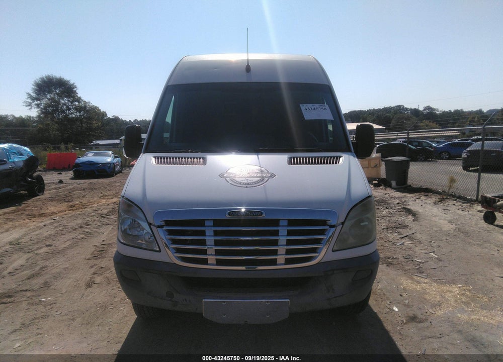 2010 UNDEFINED --- VIN: WDYPE8CCXA5448145