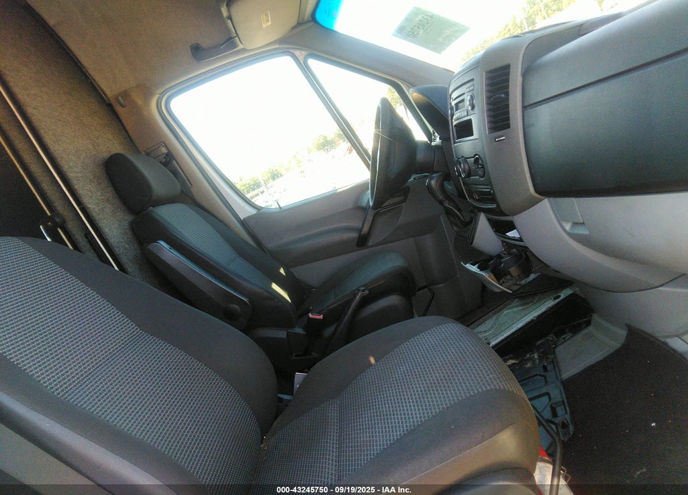 2010 UNDEFINED --- VIN: WDYPE8CCXA5448145