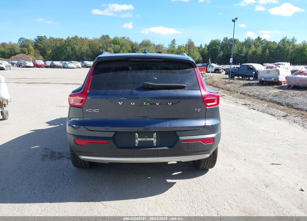 2021 VOLVO XC40 T5 MOMENTUM VIN: YV4162UK4M2457735