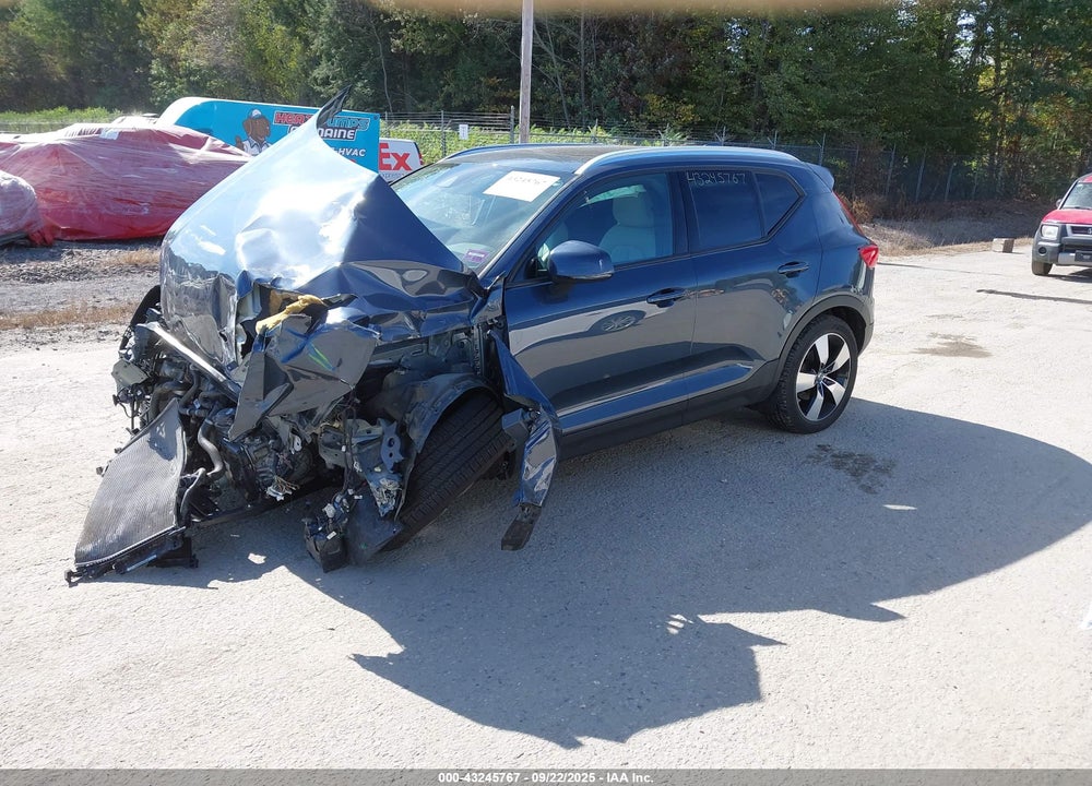 2021 VOLVO XC40 T5 MOMENTUM VIN: YV4162UK4M2457735