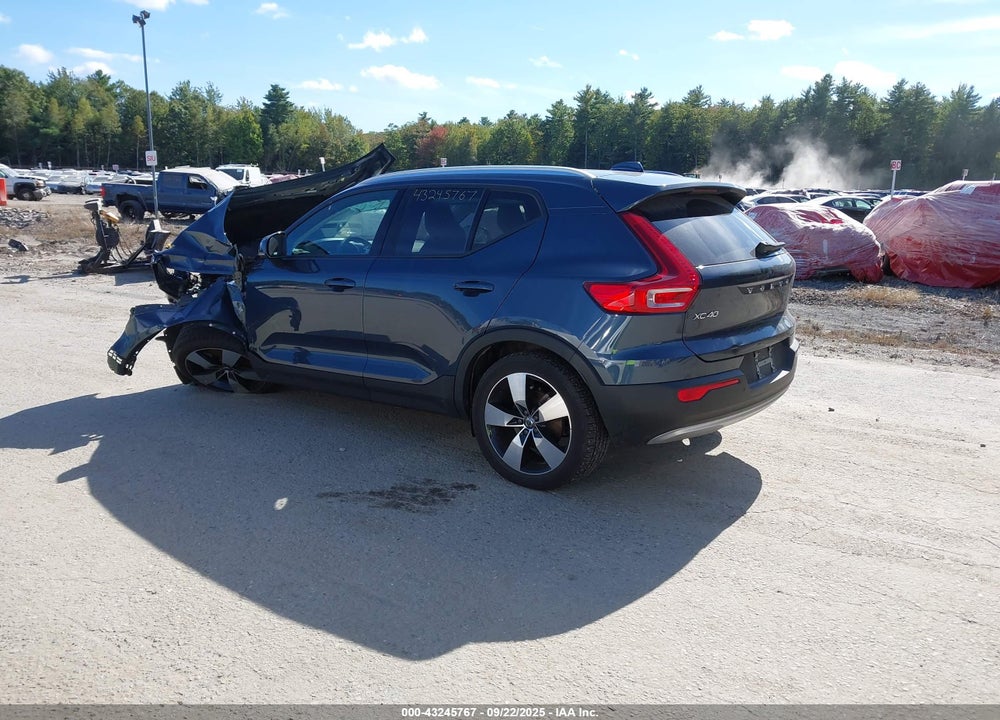 2021 VOLVO XC40 T5 MOMENTUM VIN: YV4162UK4M2457735