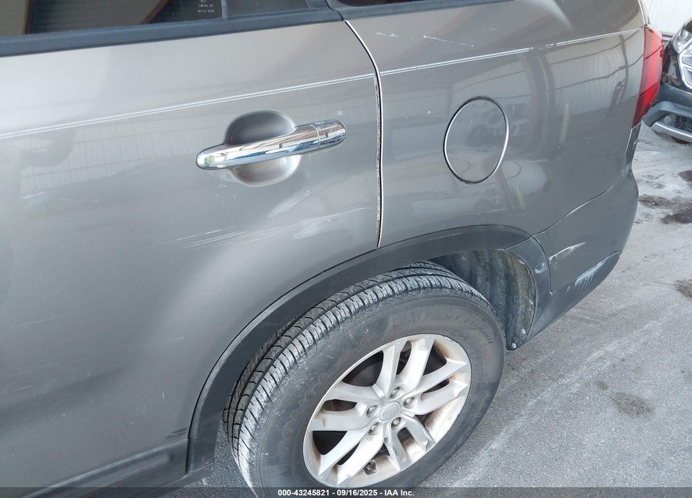 2014 KIA SORENTO VIN: 5XYKT3A63EG501308