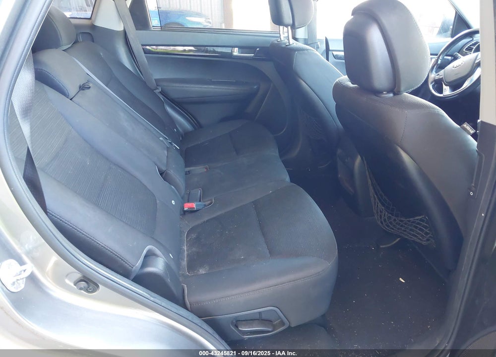 2014 KIA SORENTO VIN: 5XYKT3A63EG501308