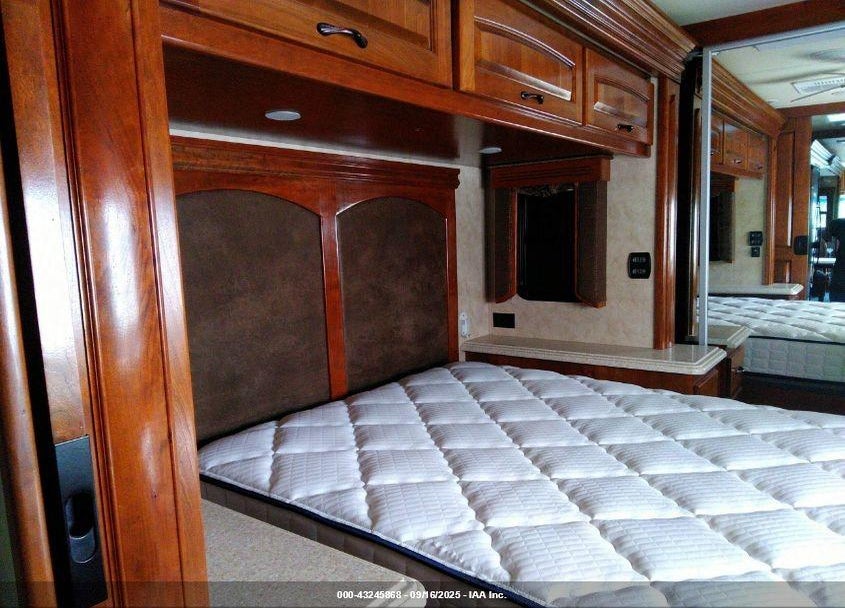 2009 ROADMASTER RAISED RAIL VIN: 1RF43564093048957