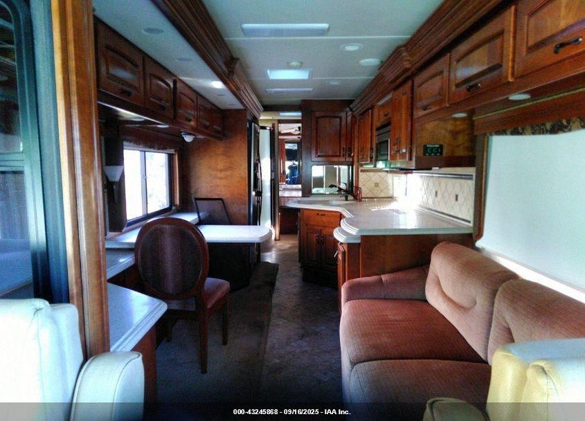 2009 ROADMASTER RAISED RAIL VIN: 1RF43564093048957