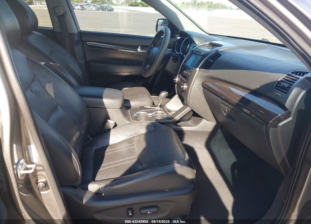 2012 KIA SORENTO VIN: 5XYKU4A61CG227543