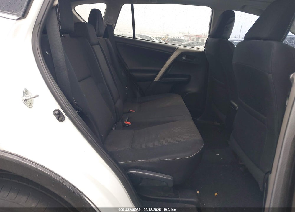 2016 TOYOTA RAV4 XLE VIN: 2T3WFREV5GW277556