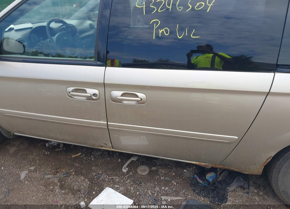 2005 DODGE GRAND CARAVAN SXT VIN: 2D4GP44L05R258721