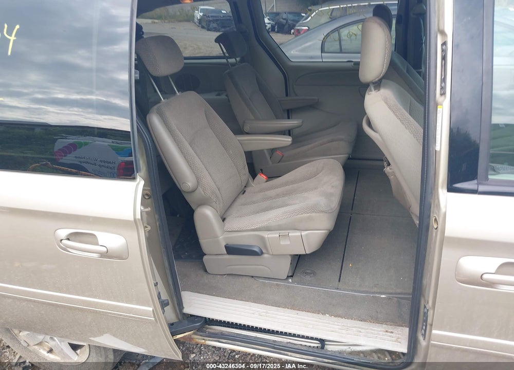 2005 DODGE GRAND CARAVAN SXT VIN: 2D4GP44L05R258721