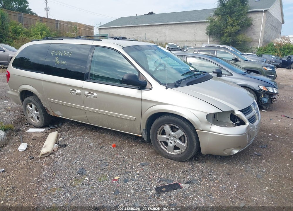 2005 DODGE GRAND CARAVAN SXT VIN: 2D4GP44L05R258721