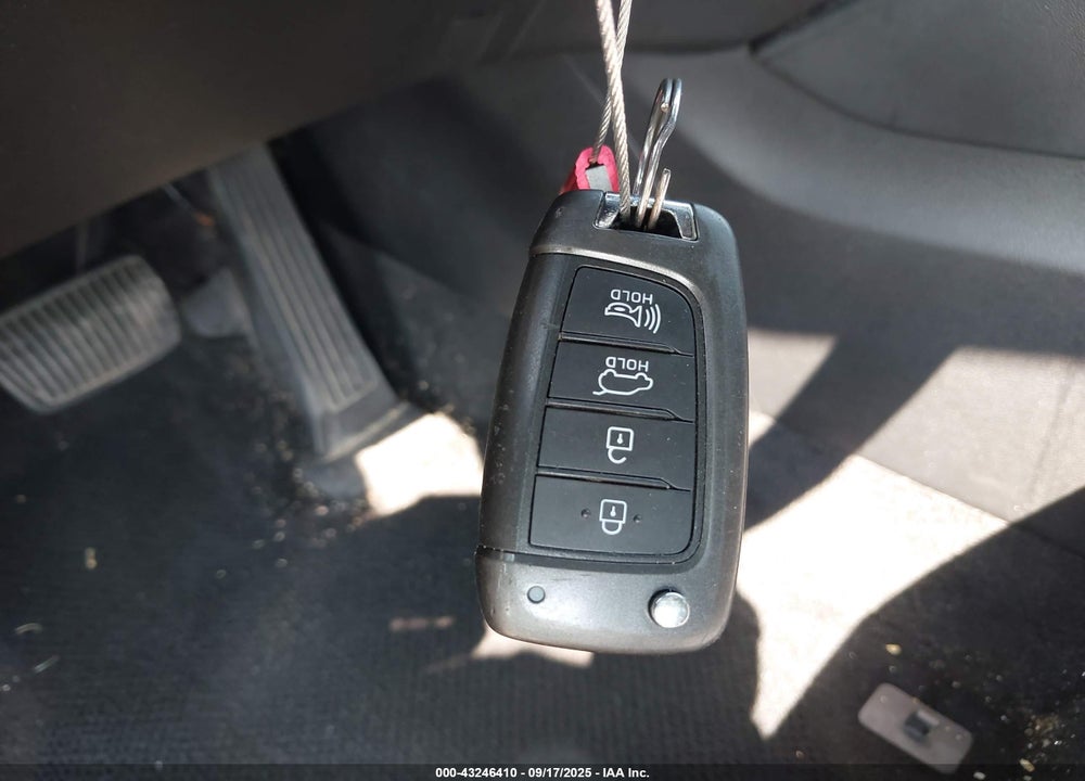 2019 HYUNDAI SANTA FE VIN: 5NMS23AD7KH112948