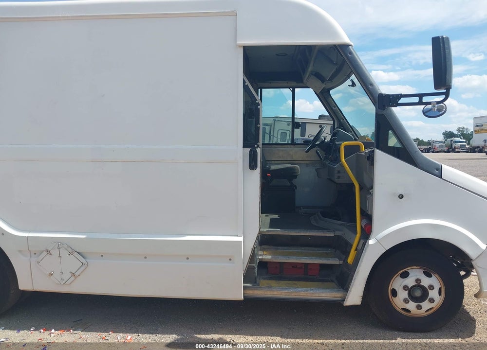 2014 ISUZU COMMERCIAL VAN VIN: JALB4T176E7W00111