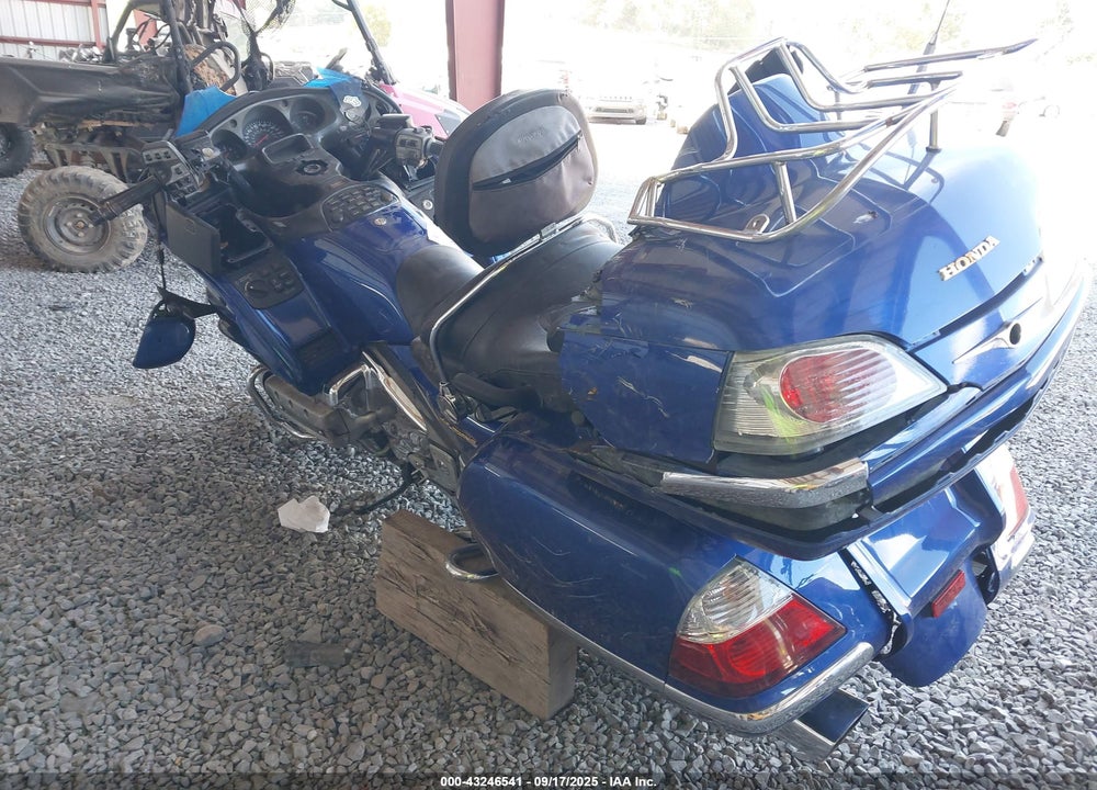 2001 HONDA GL1800 VIN: 1HFSC47081A003081