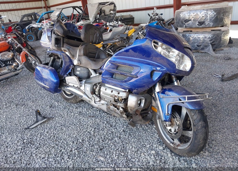 2001 HONDA GL1800 VIN: 1HFSC47081A003081