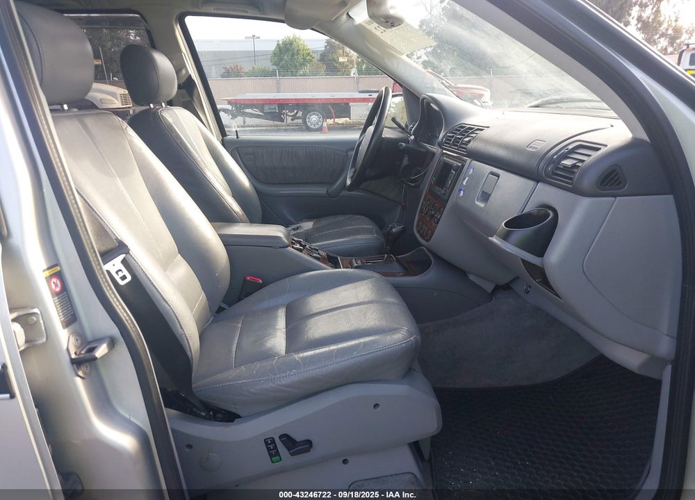2000 MERCEDES-BENZ ML 320 VIN: 4JGAB54EXYA178162