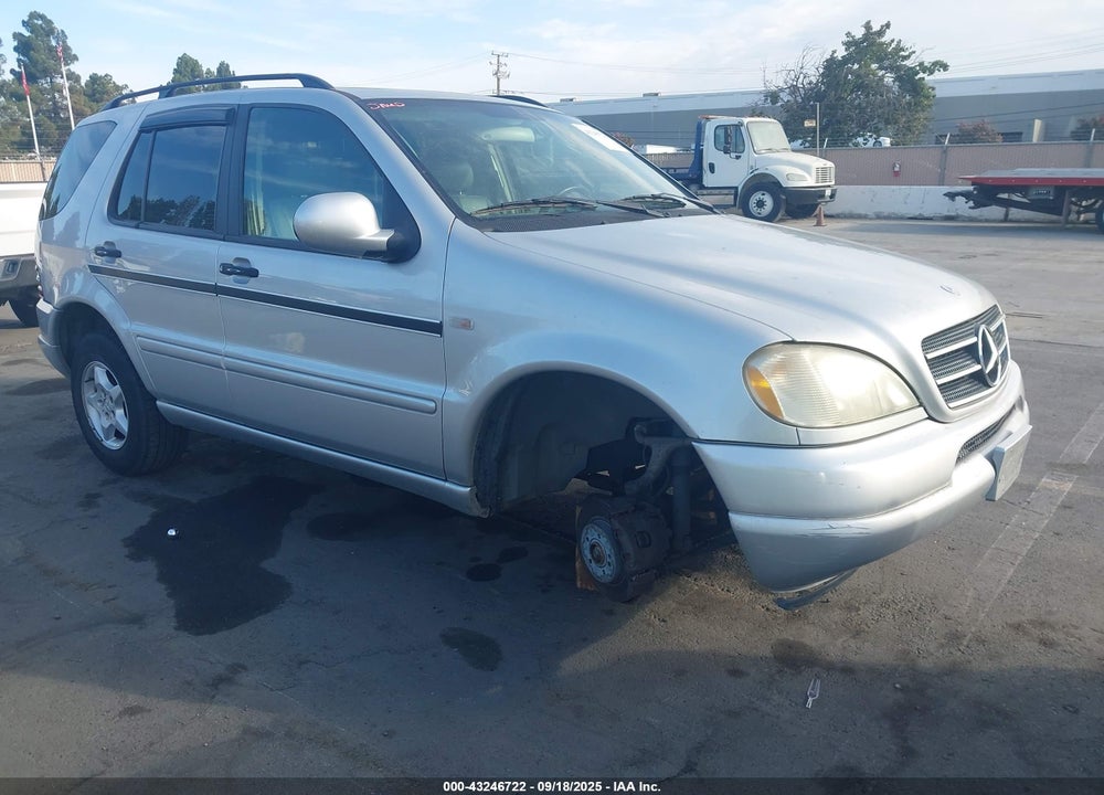 2000 MERCEDES-BENZ ML 320 VIN: 4JGAB54EXYA178162
